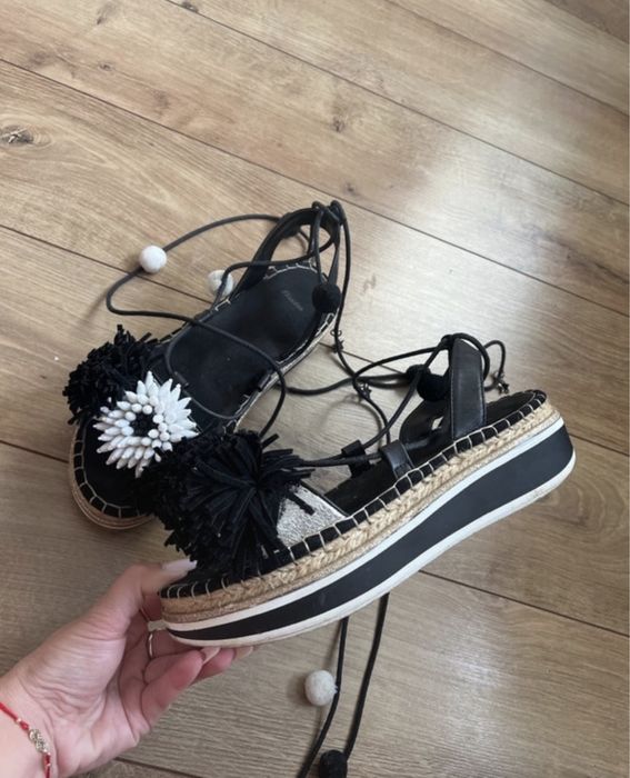 Sandale Bata cu siret pe glezna