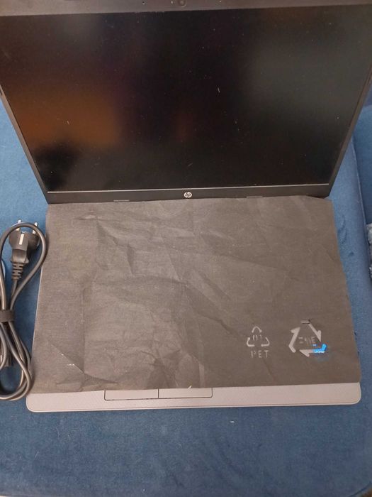 Laptop HP 250 G8 notebook + rucsac laptop