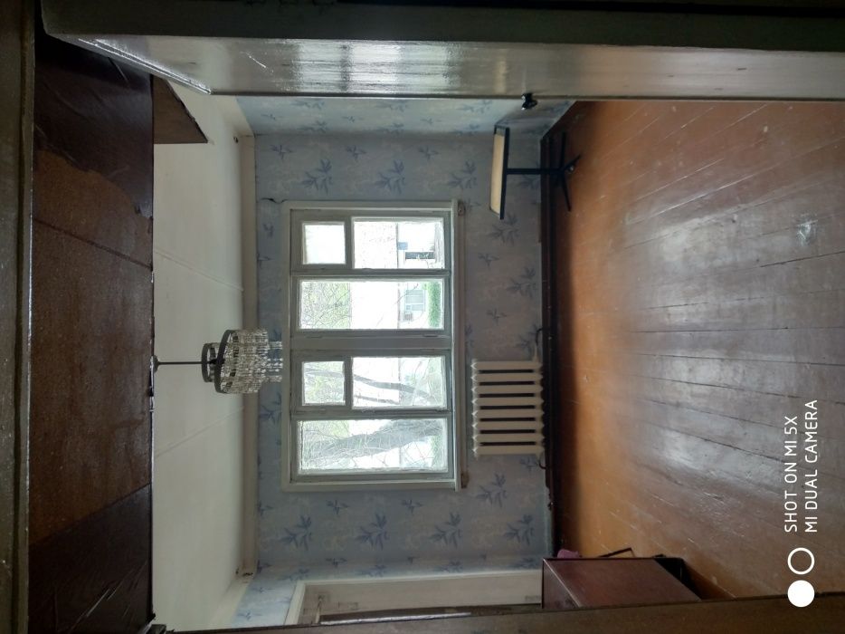 Продам спутник3 2ком 1этаж 2этажки дерево среднее состояние