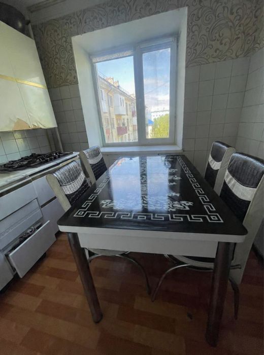 Продам куханный стол со стульями