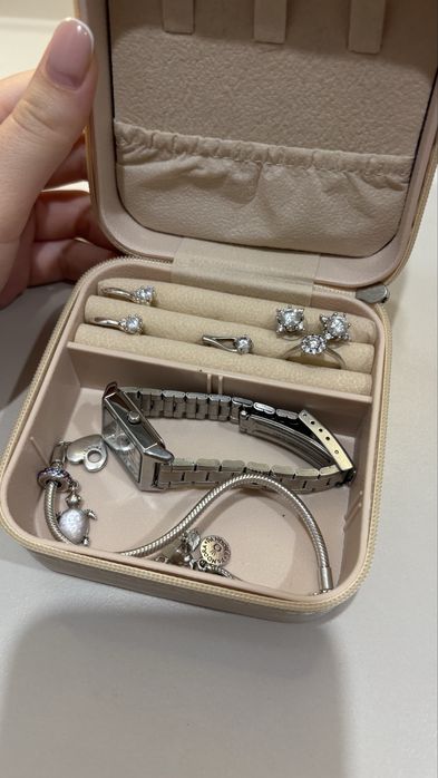 Шкатулка для украшении