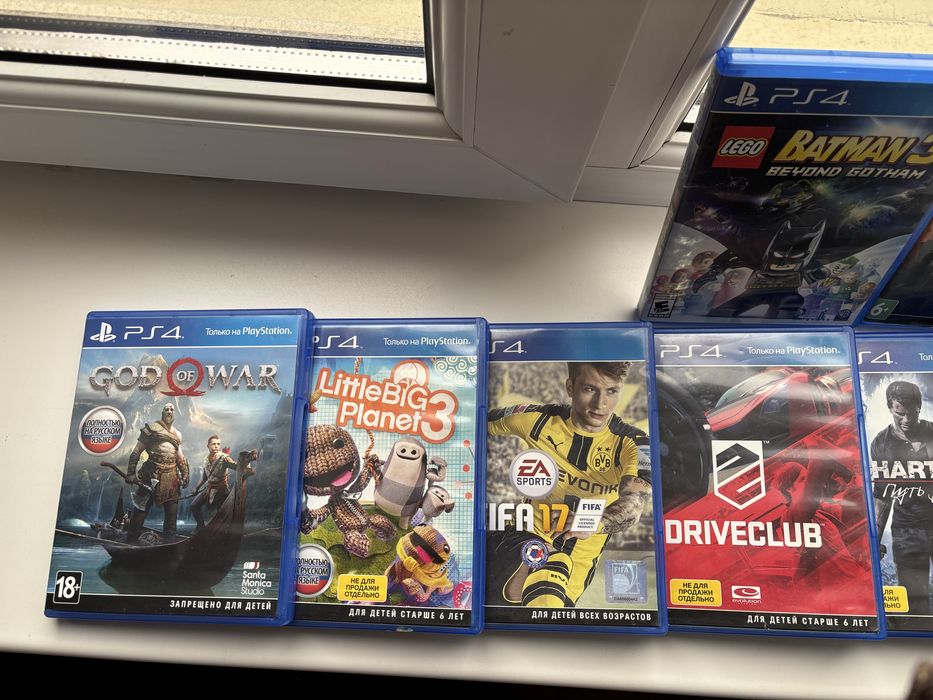 Play Station 4 полный комплект + 8 игр