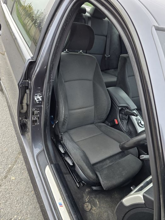 Dezmembrez bmw e90 320d