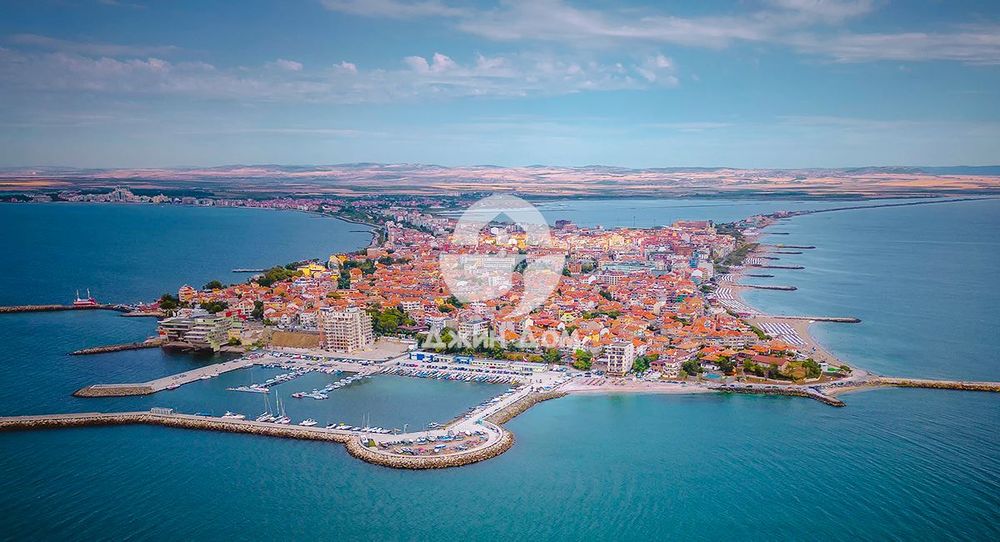 Просторен гараж за две коли в гр. Поморие