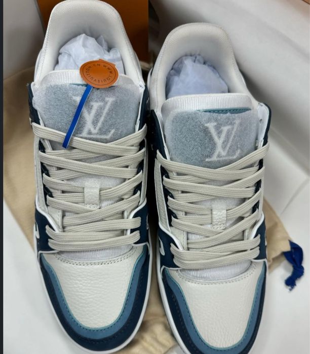 Кроссовки  новая!