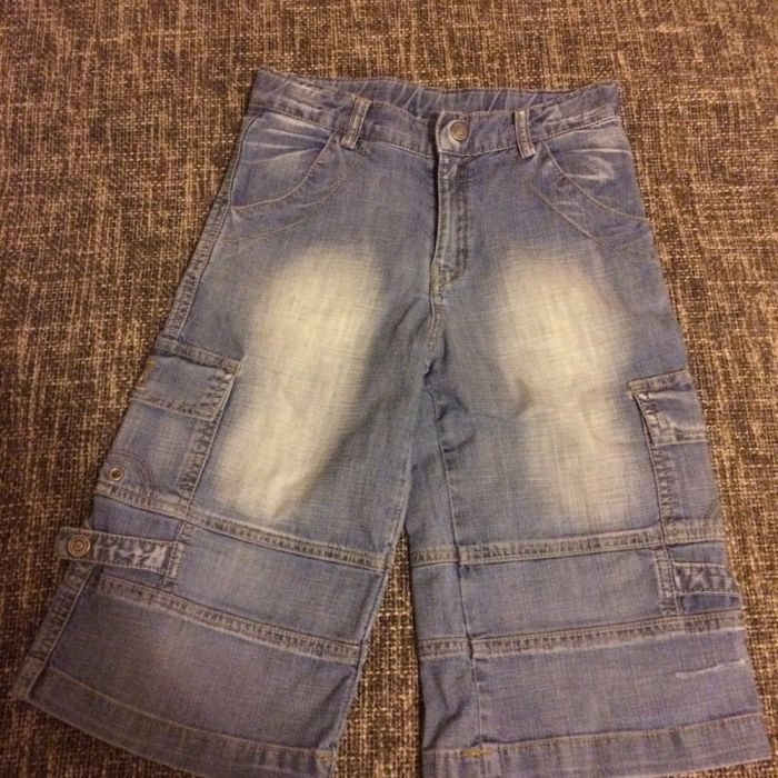 Продам джинсы (комбинезон,шорты)