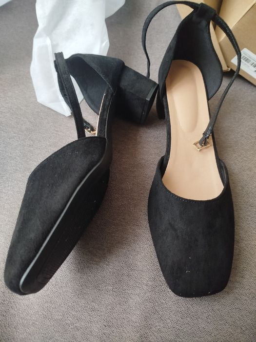 Продавам нови дамски обувки номер 44