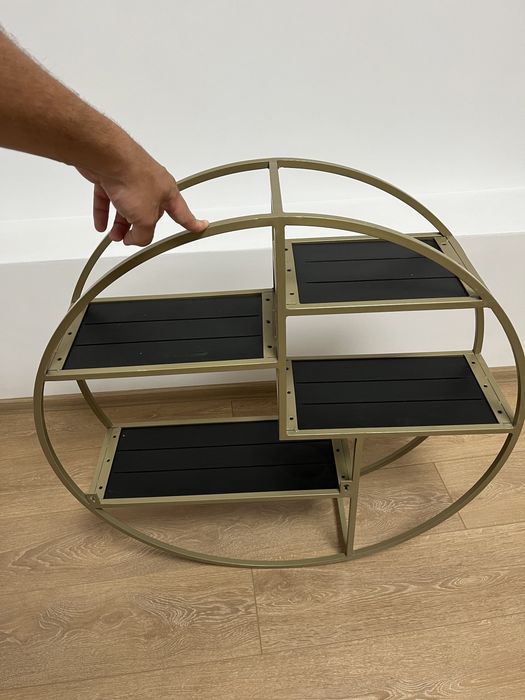 Метална стенна етажерка