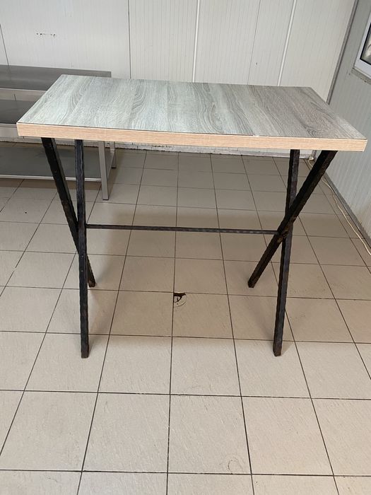 Vmd masa din lemn cu picioare metalice