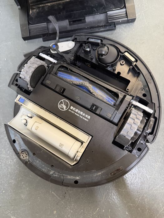 Aspirator robot Ecovacs Deebot X8