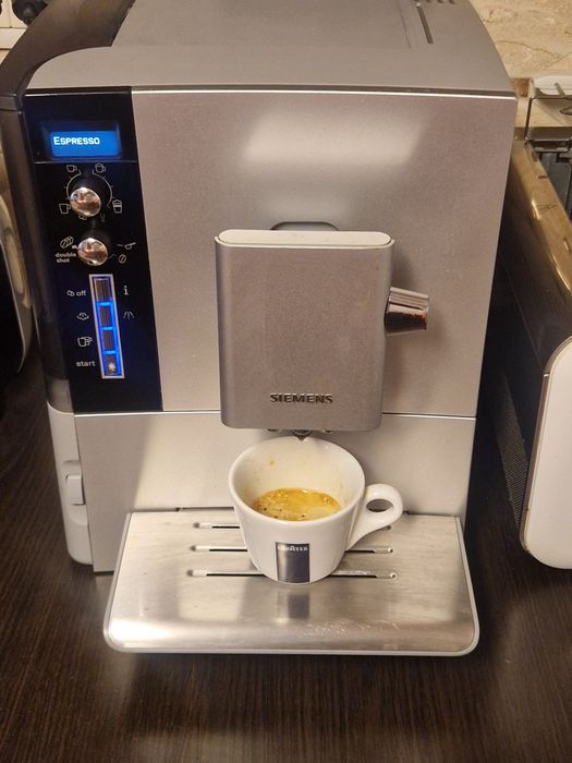 Siemens EQ5 Macchiato Plus Aparat de cafea digital espressor automat premium cafea boabe și macinata