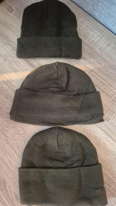 Шапки на флисе 3 шт в одни руки