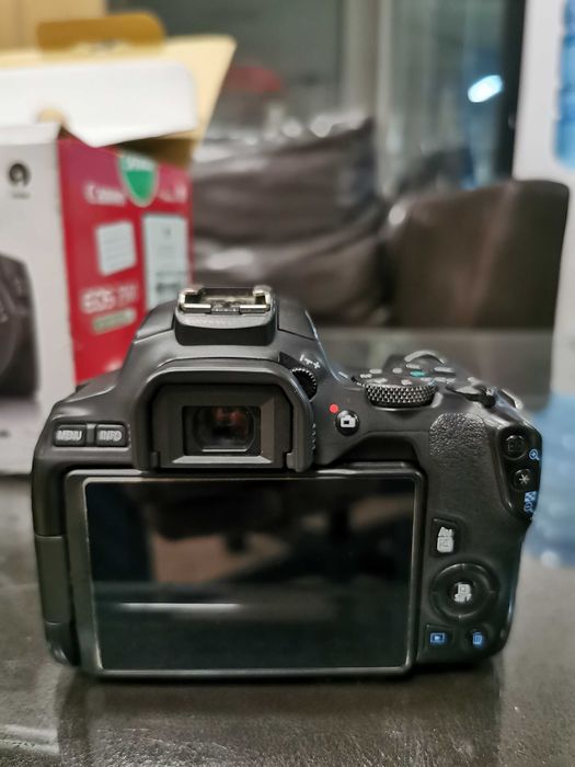Canon 250D + Sigma 17-50 f 2,8