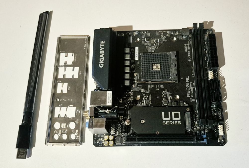 Placa baza gaming GIGABYTE A520I AC AMD A520 AM4 Wifi 5GHz