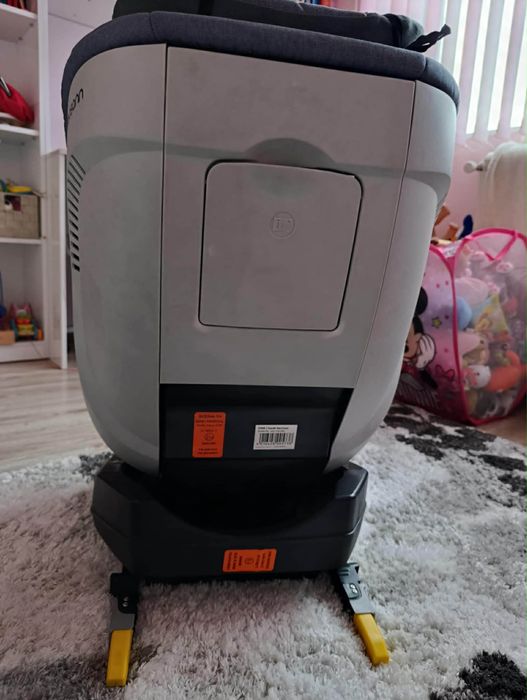 Продавам детско столче за кола Osann с isofix в много добро състояние.
