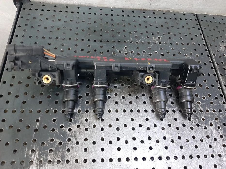 rampa cu injectoare 1.2 b d7ff702   renault twingo clio 1 clio 2  7700114546