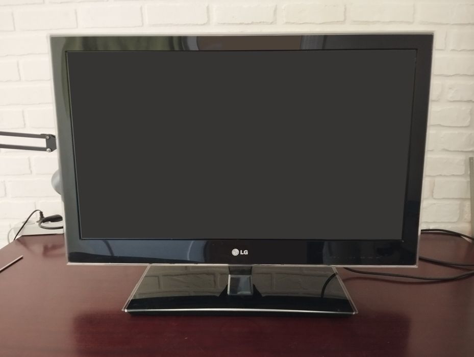 Телевизор + кронштейн и тв приставка, LG 32LV4500 LED 32"[81см] [FHD,