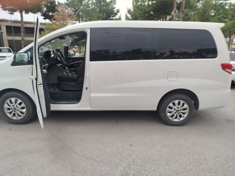 JAC M4 Avtomobil