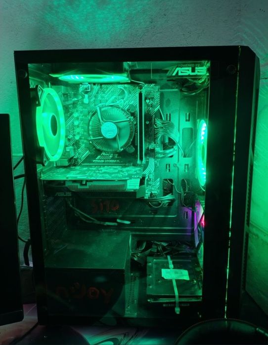 Pc gaming  plus monitor etc
