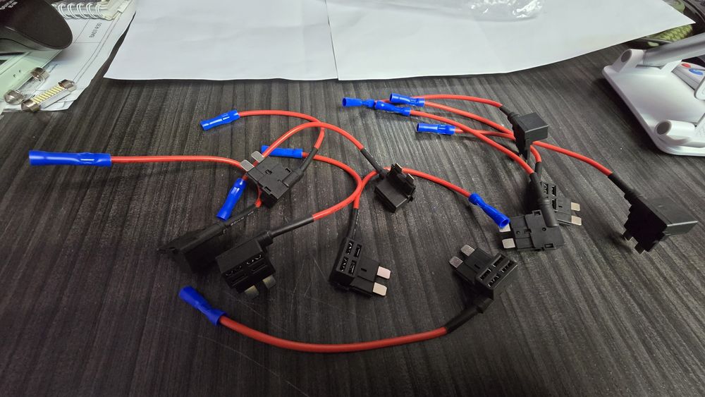 Adaptor sigurante auto.