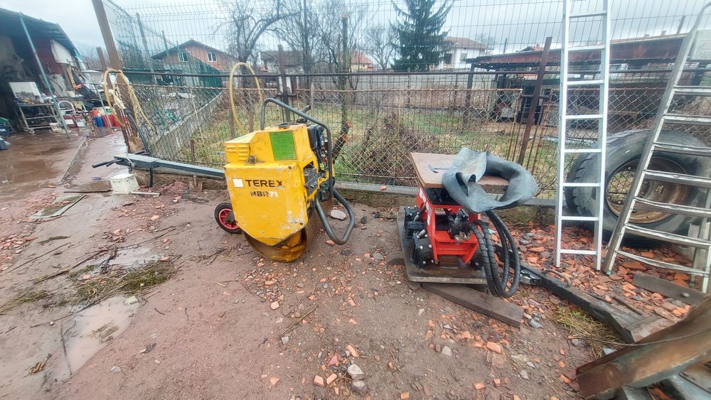 Услуги с комбиниран багер.Свредел и самосвал.