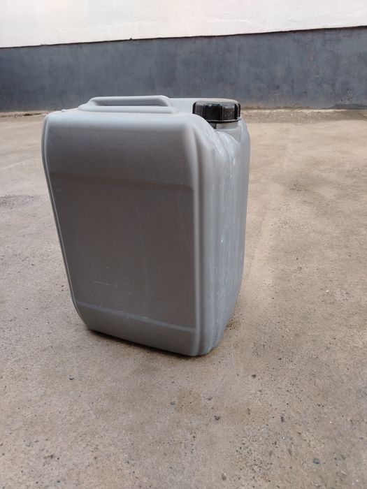 20litrlik konister sotiladi.