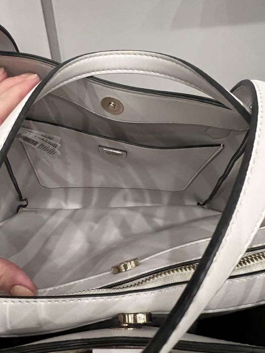 Чанта Guess в отлично състояние