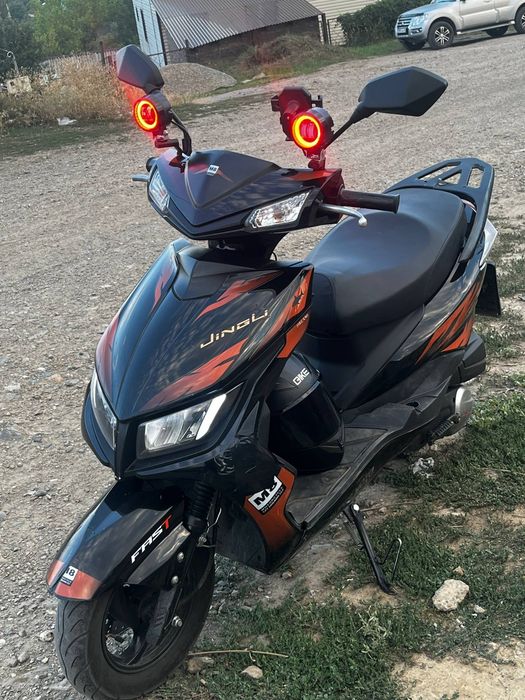 Продам мопед м8 или обмен на айфон