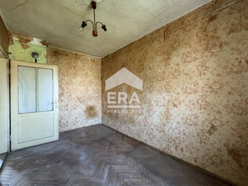 ЕКСКЛУЗИВНО! ЕРА ДРЪСТЪР предлага за продажба къща зад "Трите бъчви" -