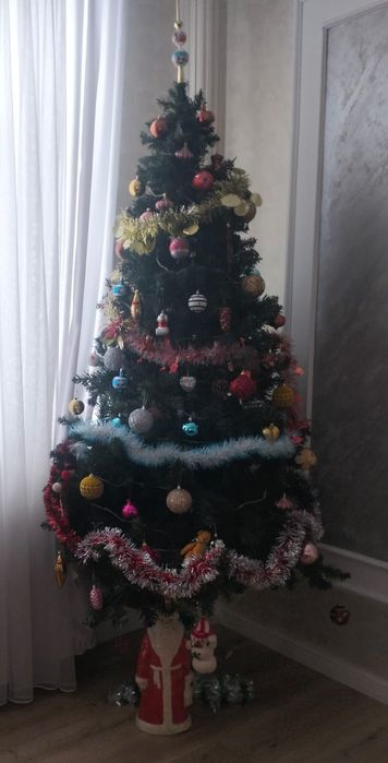 Ёлка с игрушками