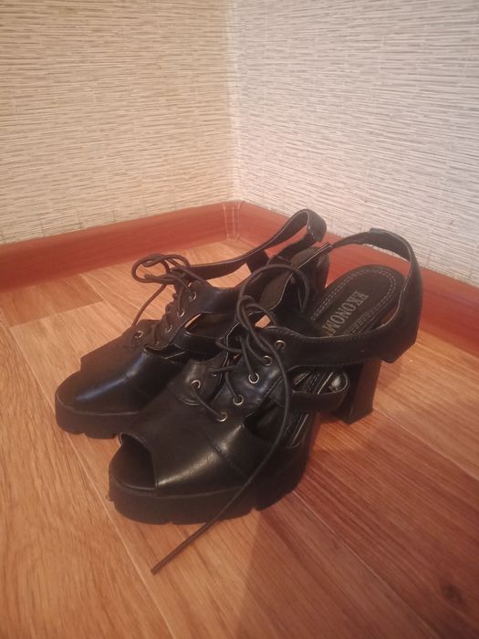 Продается женская обувь