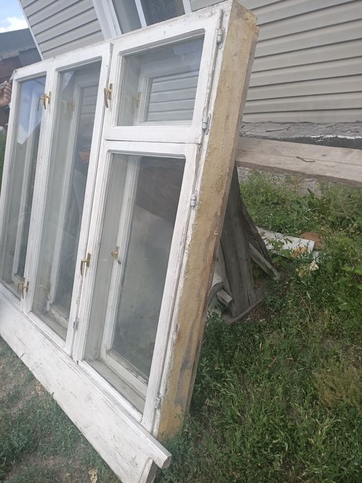 Окно деревянное с подоконником