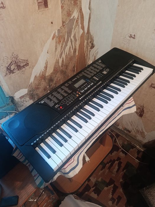 Продам синтезатор