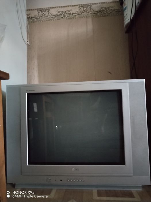Телевизор LG, холодильник