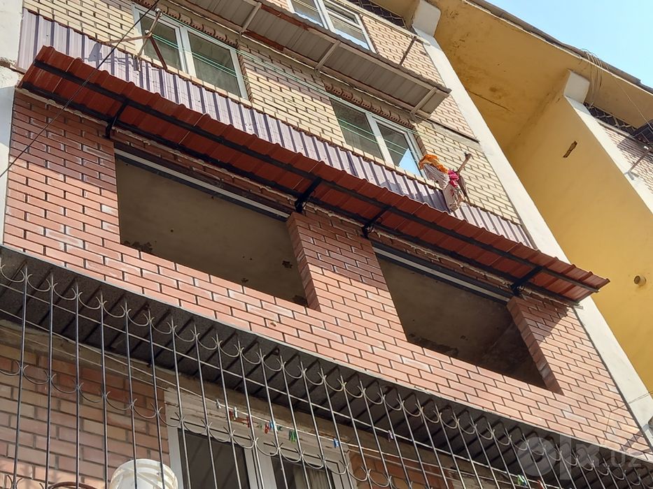 Установка  Козырьки над окнами