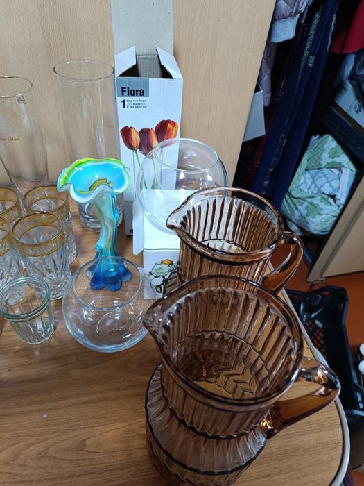 Продается стеклянная посуда, разная.