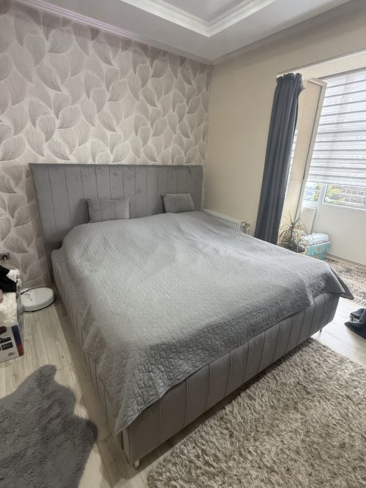 Pat tapitat cu saltea de 1800x2000