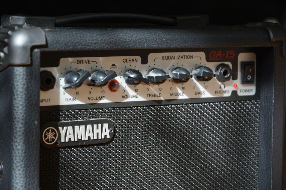 Yamaha GA-15 Усилвател 15W