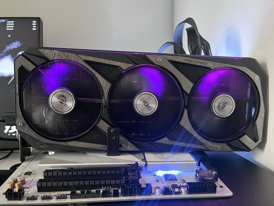 Продам RTX 3070TI ASUS rog strix oc