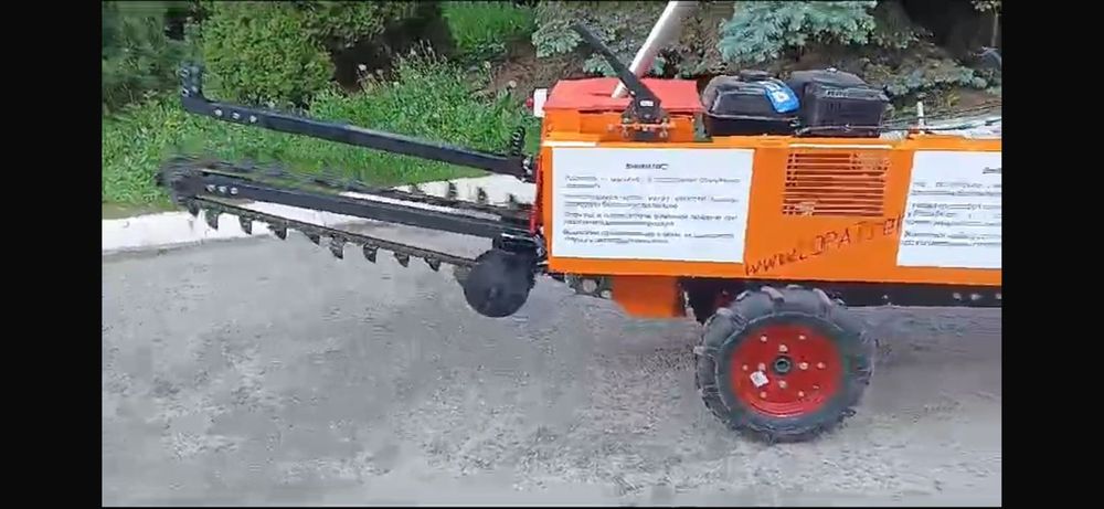 Мини-траншеекопатель