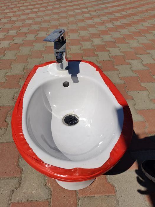 Bideu ceramic Fayans nou cu baterie si racorduri incluse