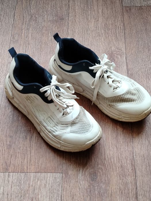 Продам  кроссовоки 3 пары