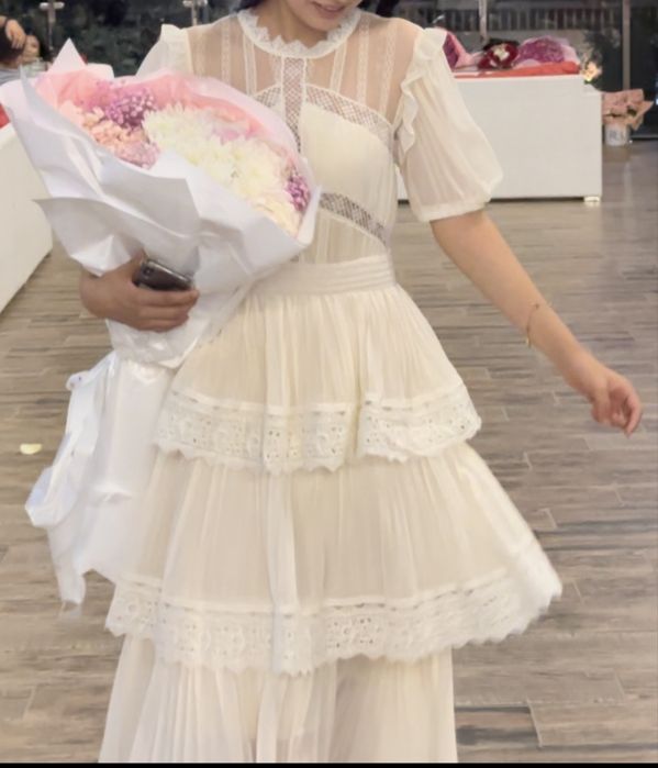 Платье нарядное.