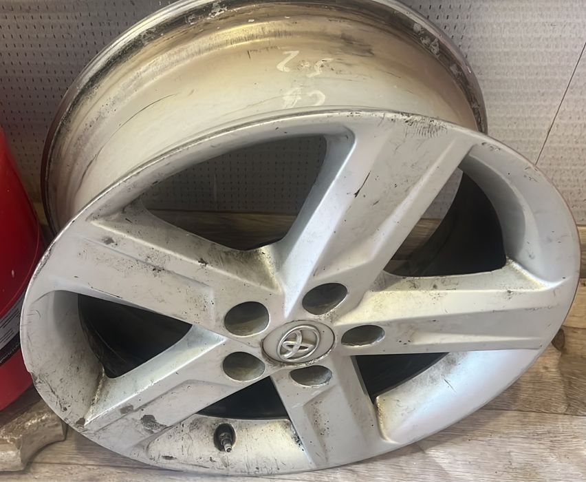 Продам диск на камри R17