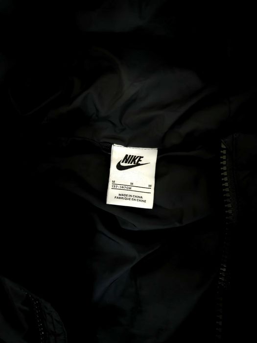 Продавам пухено яке Nike