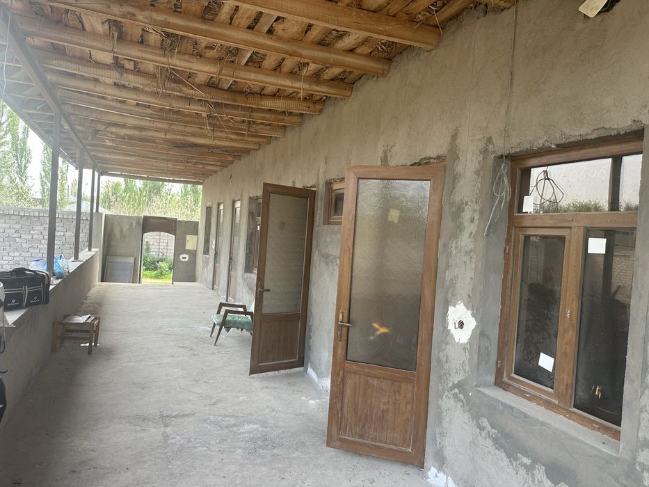 Ховли уй жой сотилади