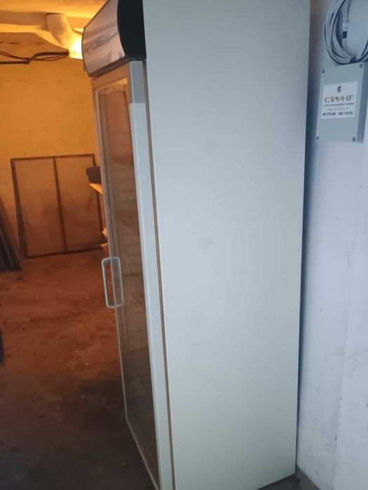 Професионална хладилна витрина LIEBHERR (400 литра)