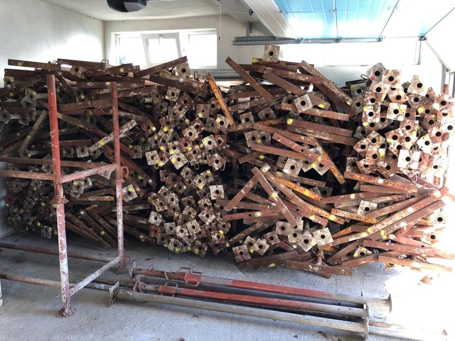 Popi si schela metalica