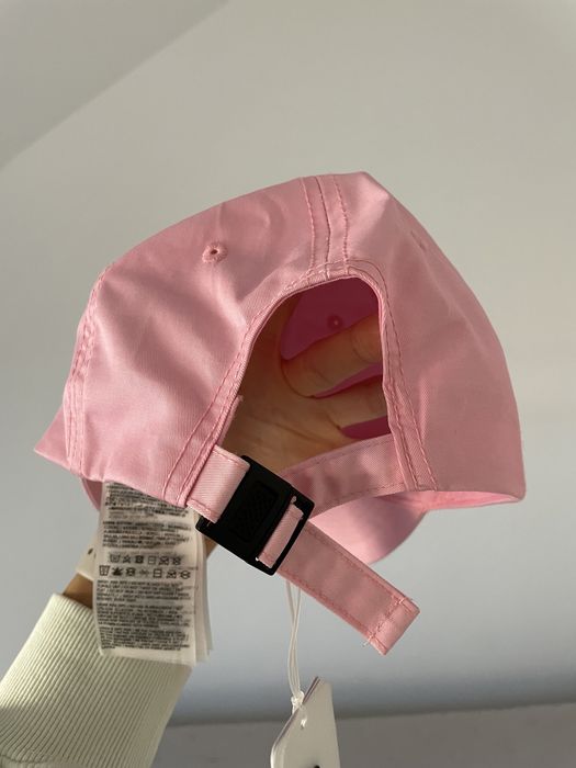 Розова Шапка Guess