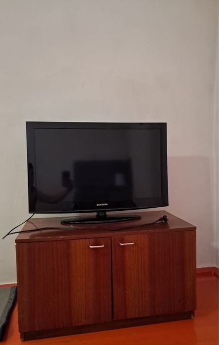 Телевизор с подставкой LG
